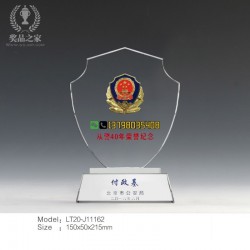 北京警 察奖牌 从警40年荣誉纪念 和平之盾水晶奖牌制作厂家